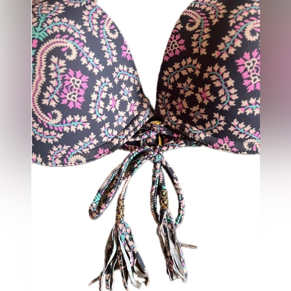 Xhilaration Paisley Bikini Top- front tie design. Excellent condition. Size M - Picture 6 of 10